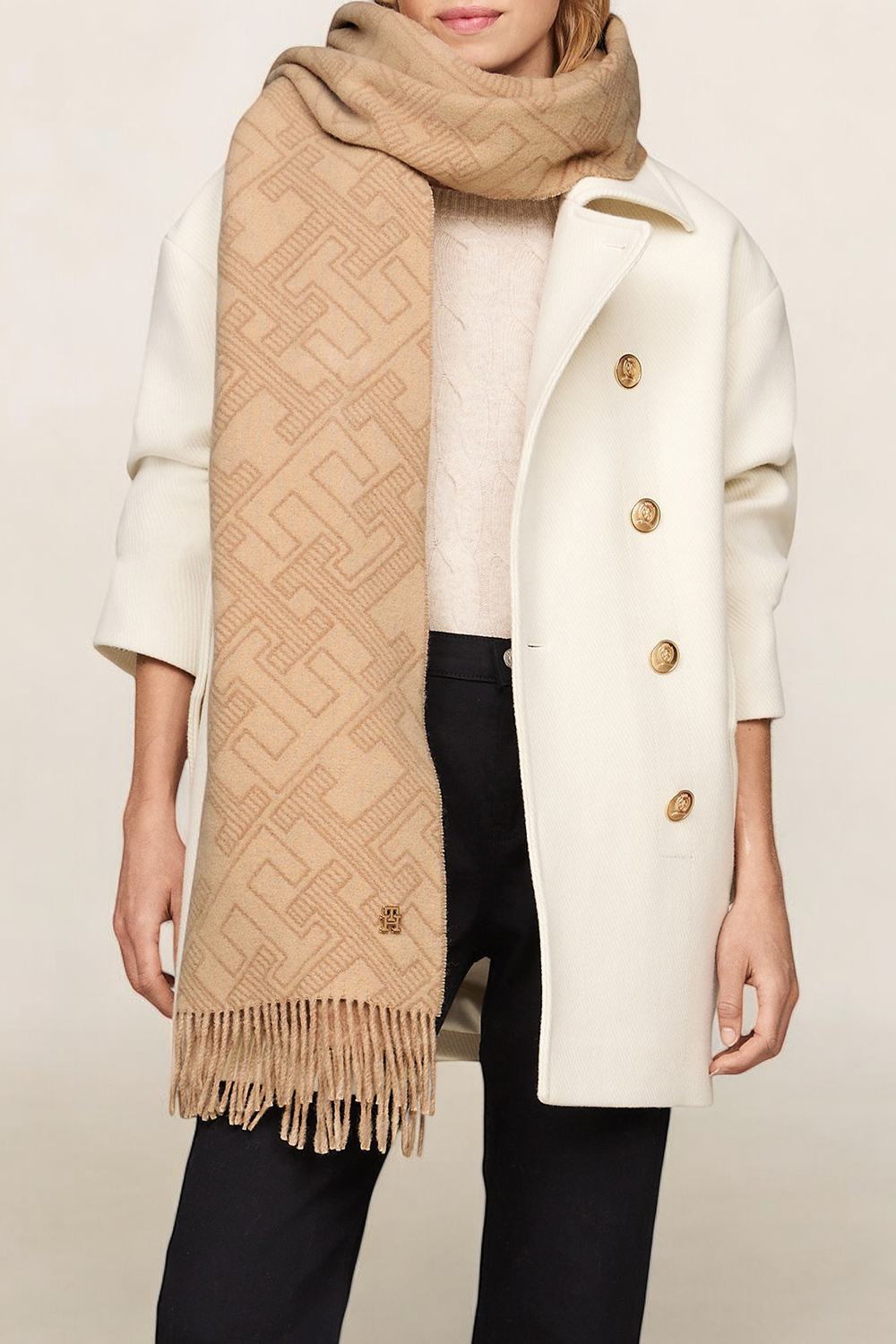 תמונת כל הלוק של צעיף צמר